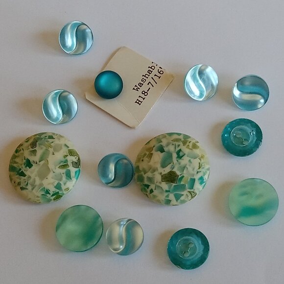 13 Retro Blue Vintage Buttons - Picture 2 of 12